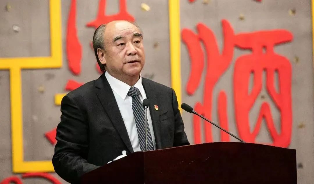 八上春晚，古井贡酒冲击200亿