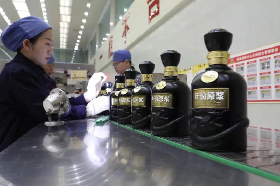 八上春晚，古井贡酒冲击200亿